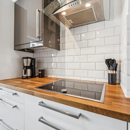Helle 3 Zi Wohnung, Balkon, Tv, Zentral *