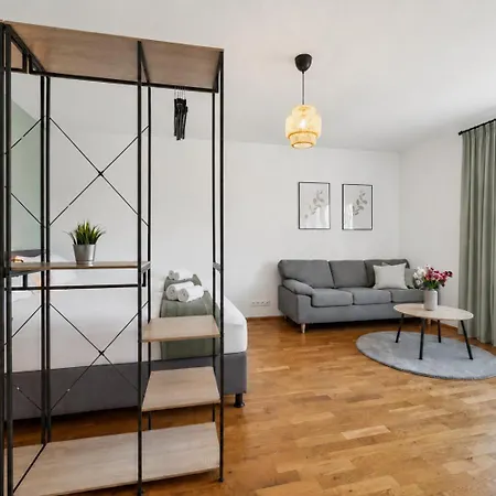 Helle 3 Zi Wohnung, Balkon, Tv, Zentral