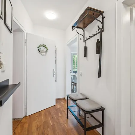 Helle 3 Zi Wohnung, Balkon, Tv, Zentral Apartman
