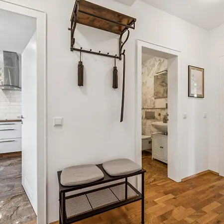 Helle 3 Zi Wohnung, Balkon, Tv, Zentral Apartman *