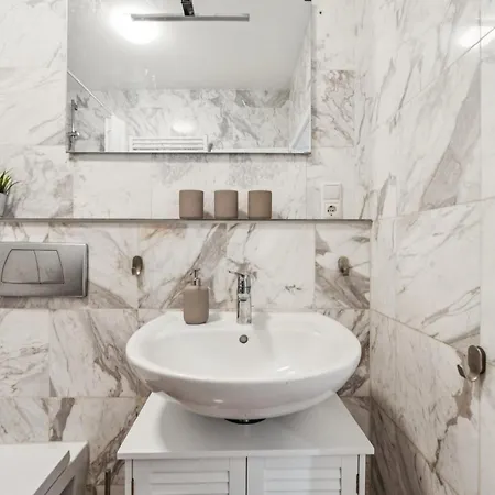 Helle 3 Zi Wohnung, Balkon, Tv, Zentral Apartman *